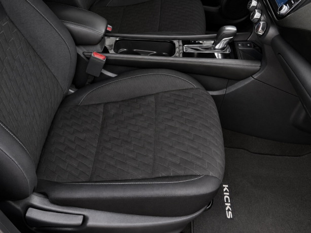 NISSAN KICKS SV 2023