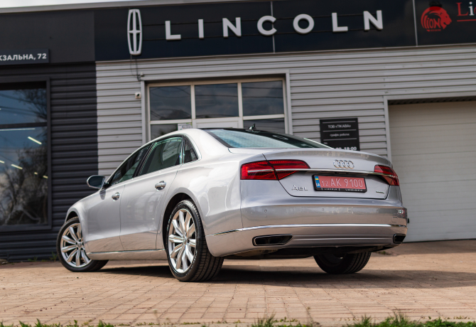 AUDI A8 2016