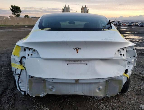TESLA MODEL 3  2022