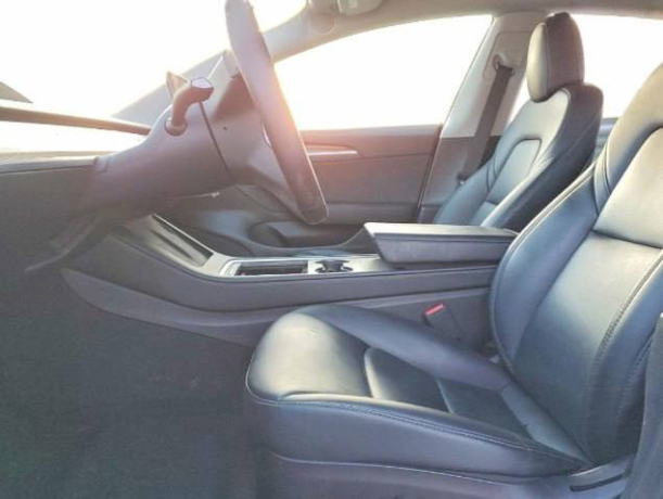 TESLA MODEL 3  2022