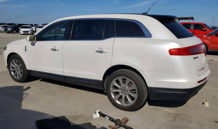 LINCOLN MKT 2014